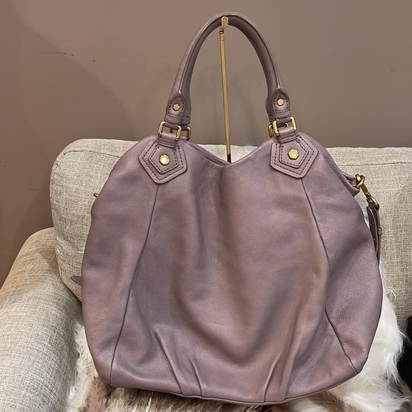 EUC Marc Jacobs Limited Edition Large Greyish Lilac Leather Tote with Crossbody - Picture 4 of 9